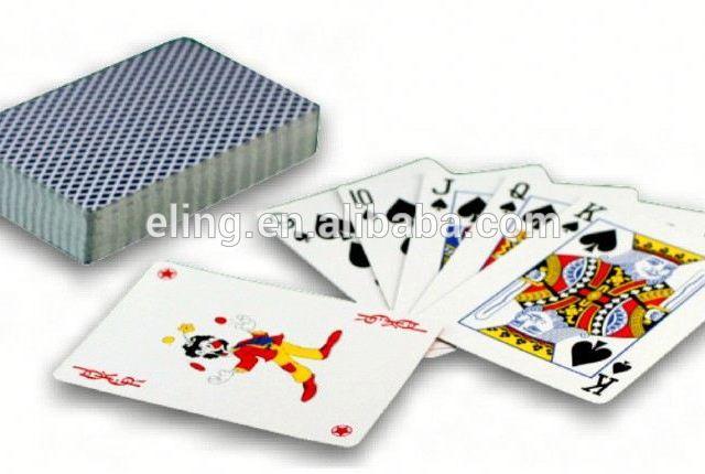Trung tướng Vũ Thuật, Thiếu tướng Bùi Văn Thành, Phó Tổng cục trưởng Tổng cục Hậu cần-Kỹ thuật trao Cờ lưu niệm và tặng hoa cho các Đoàn Link OK9.COM Trang Chủ Chính Thức 2026 tham gia Hội diễn.